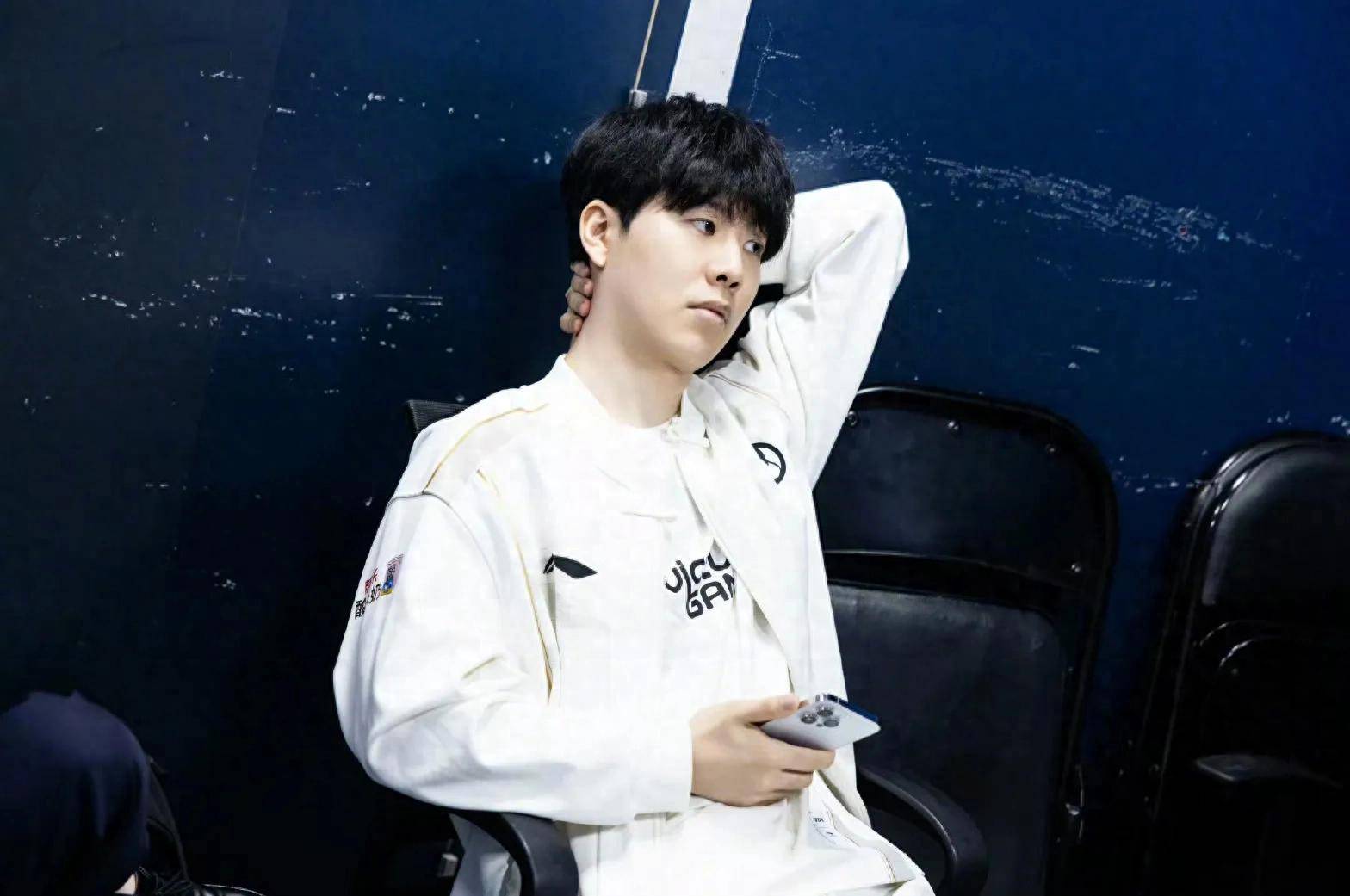 deokdam ：在今天比赛之前，我从来都没有赢过Ruler选手，今天赢下了比赛非常开心